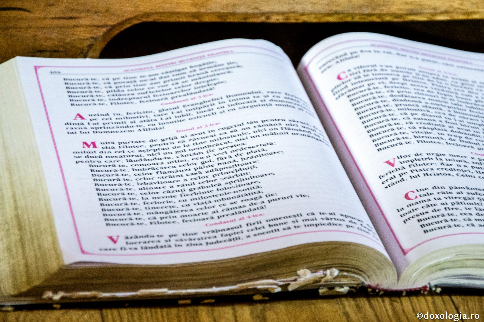 În ce moment să îi pomenim pe cei dragi, atunci când citim un acatist sau un paraclis?