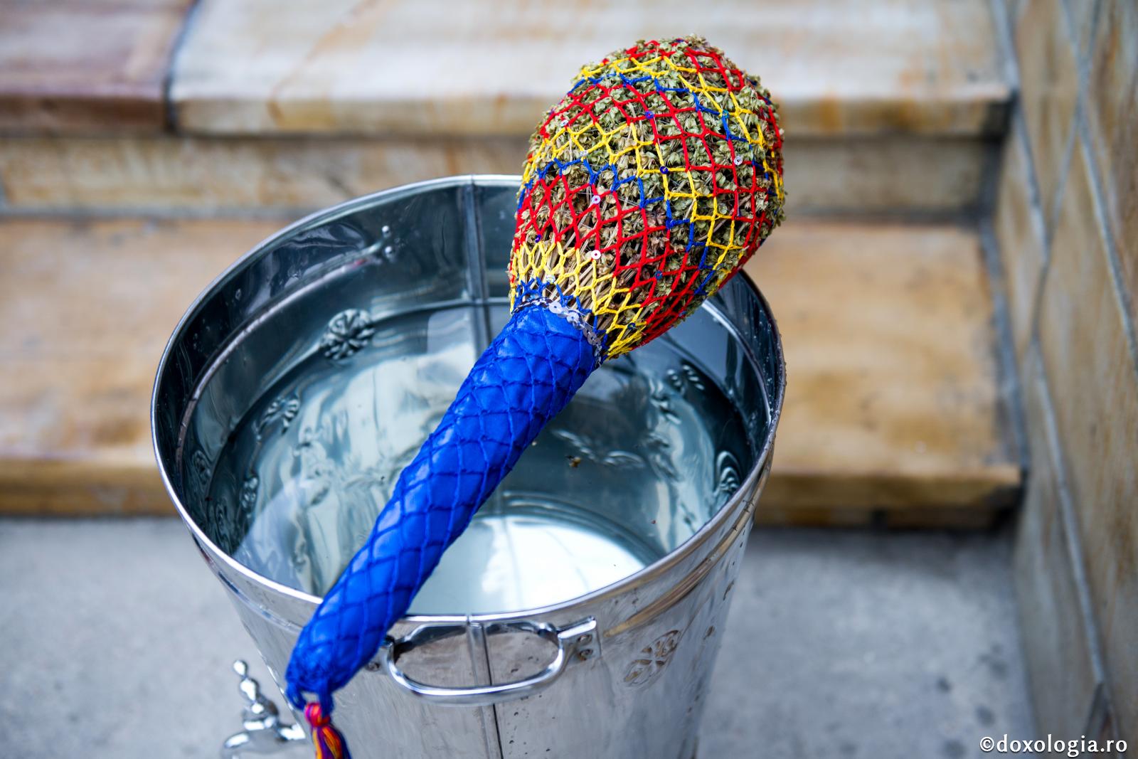 Cum putem folosi Aghiasma mare în cursul anului?