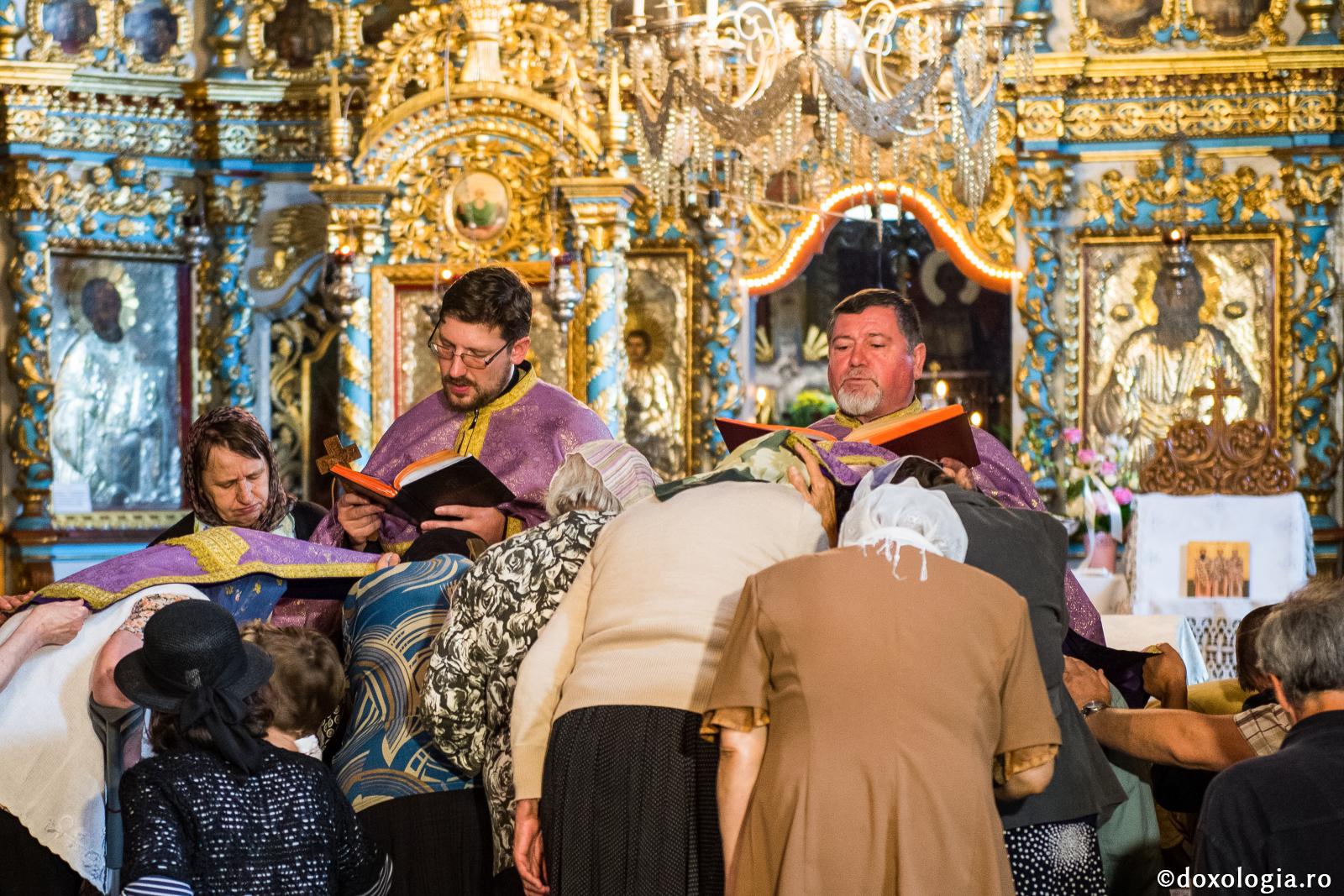 Ce se face cu betisoarele care raman in biserica dupa savarsirea Tainei Sfantului Maslu?