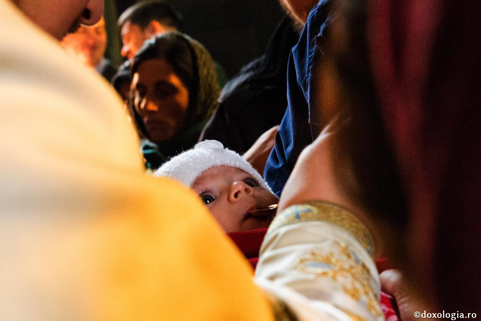 Ce rol are împărtășirea copiilor mici?