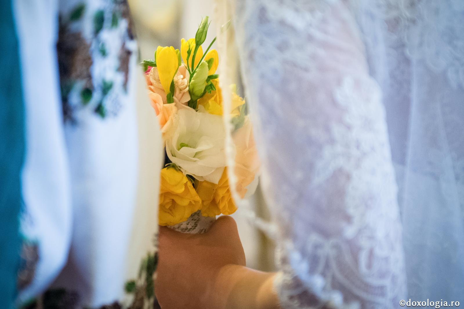 Nașii mei de botez pot să îmi fie și nași de cununie?