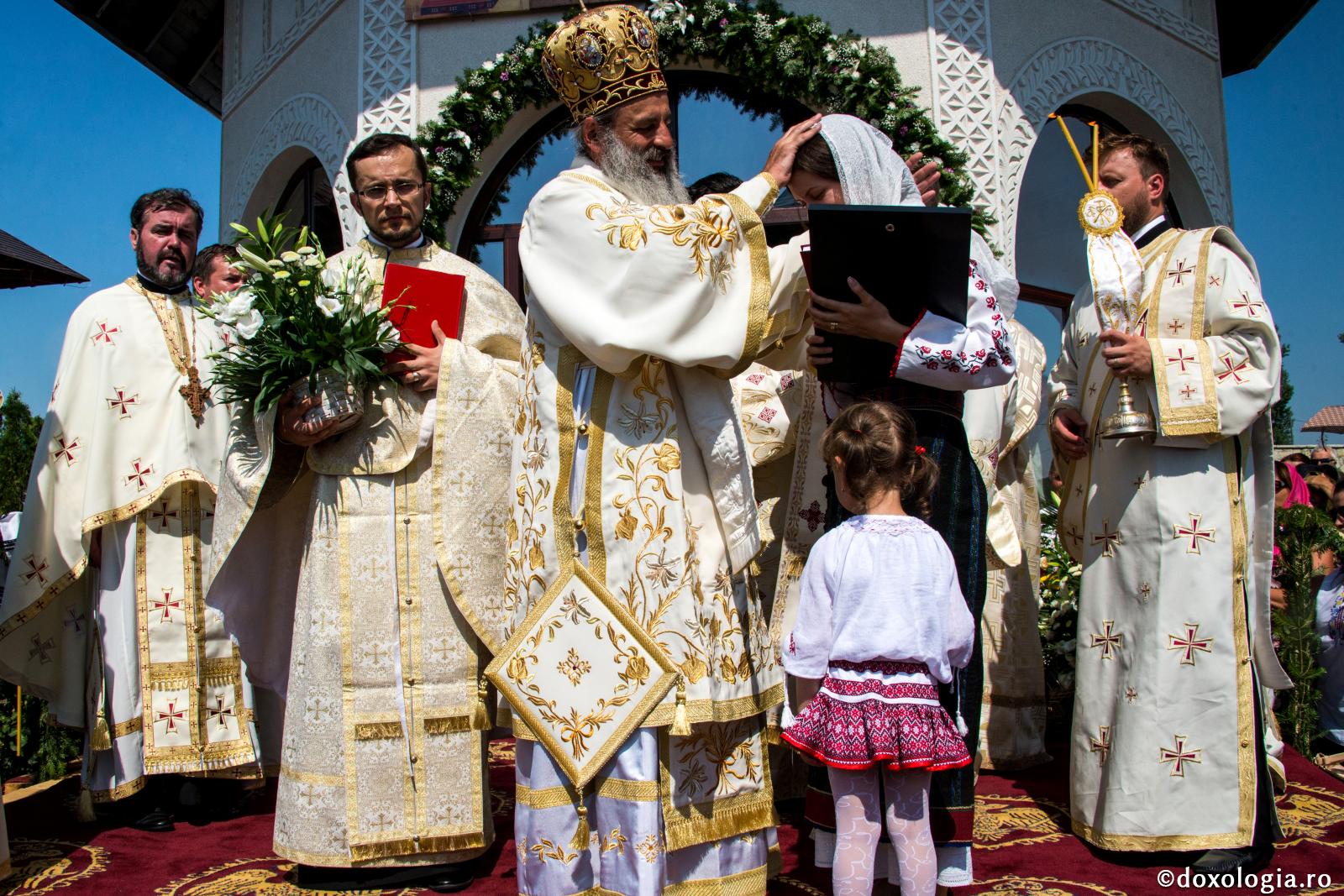 Cum trebuie să se poarte o preoteasă?