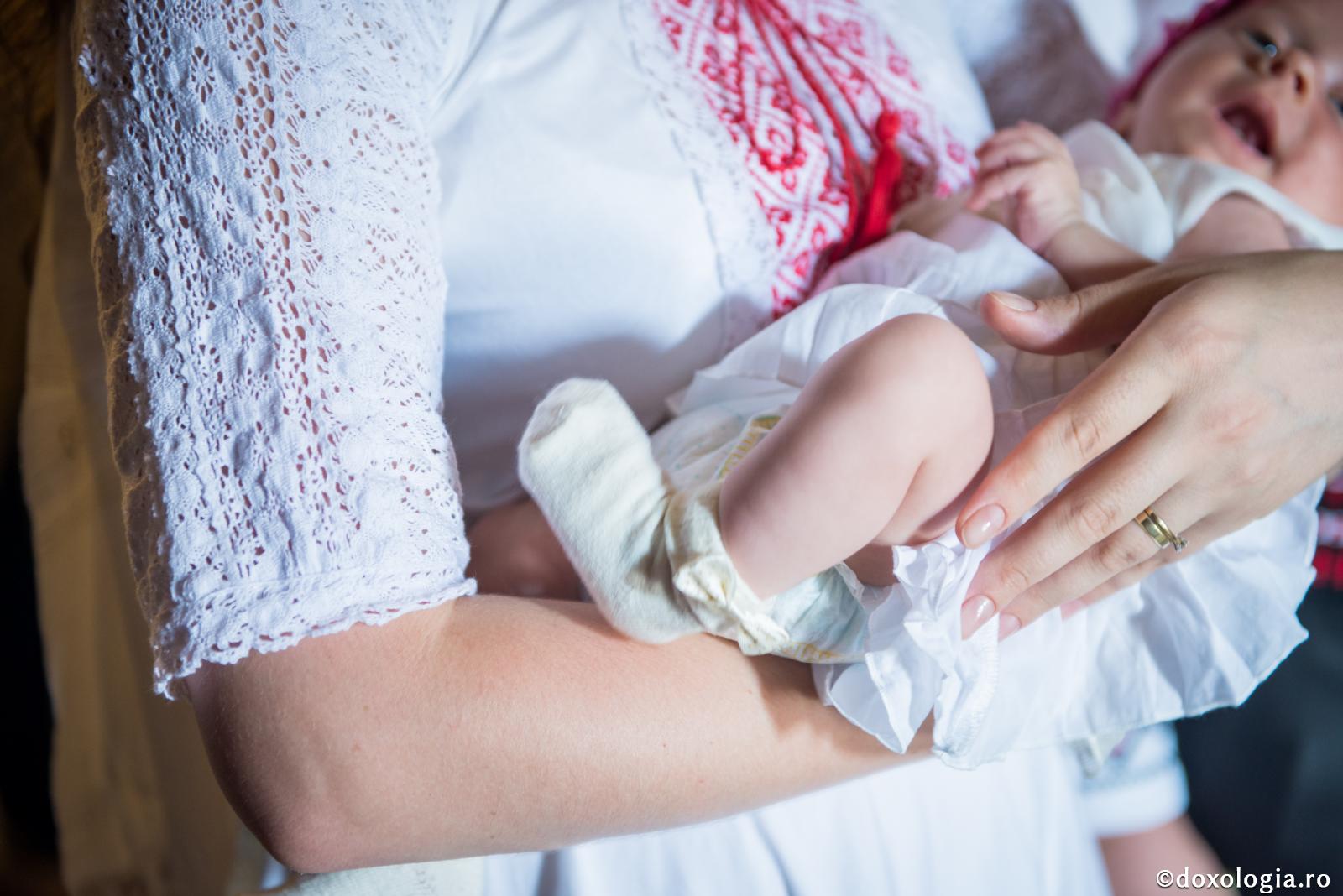 O femeie de altă religie poate fi nașă pentru un prunc ortodox?