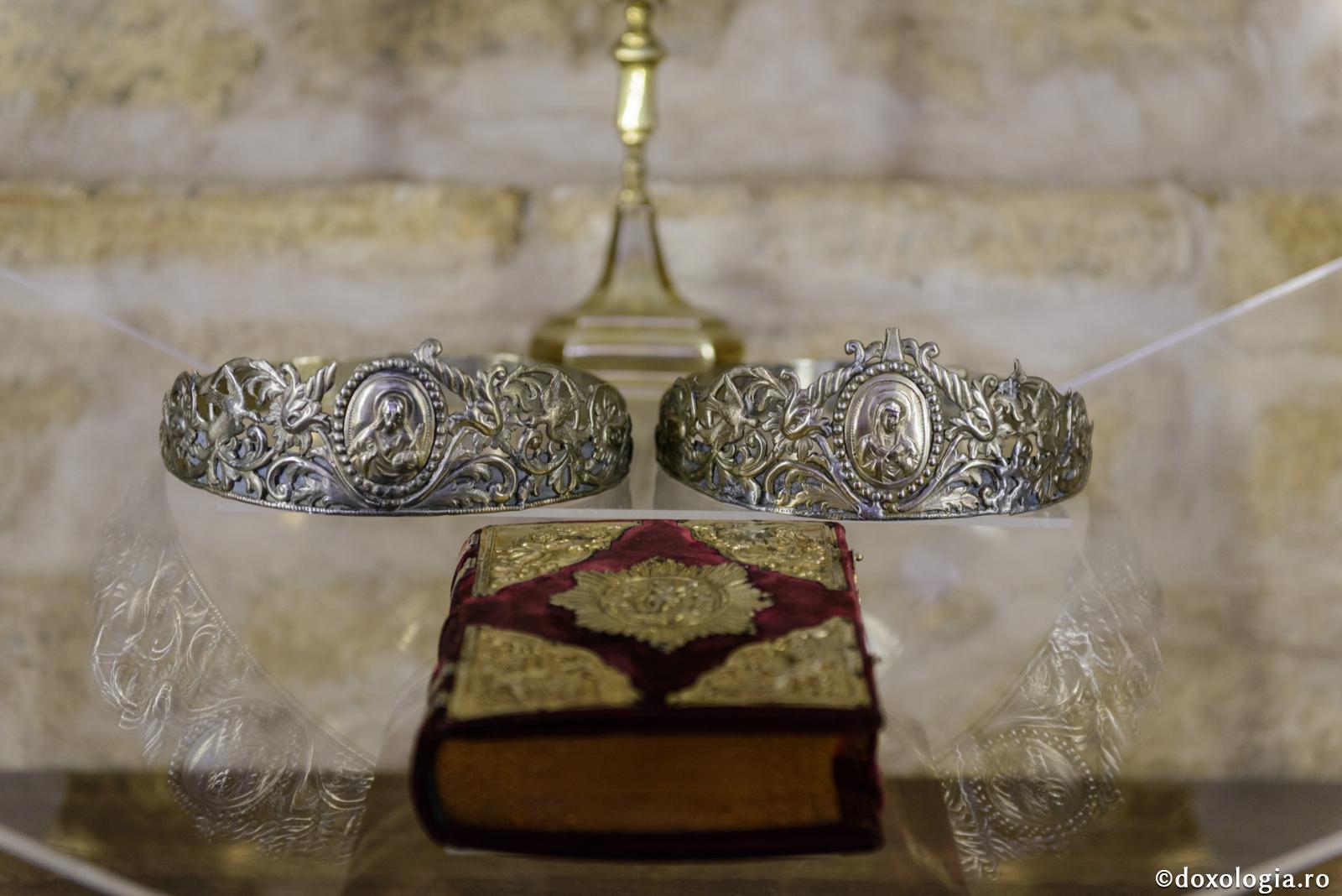 Un părinte și copilul său pot fi nași de cununie?