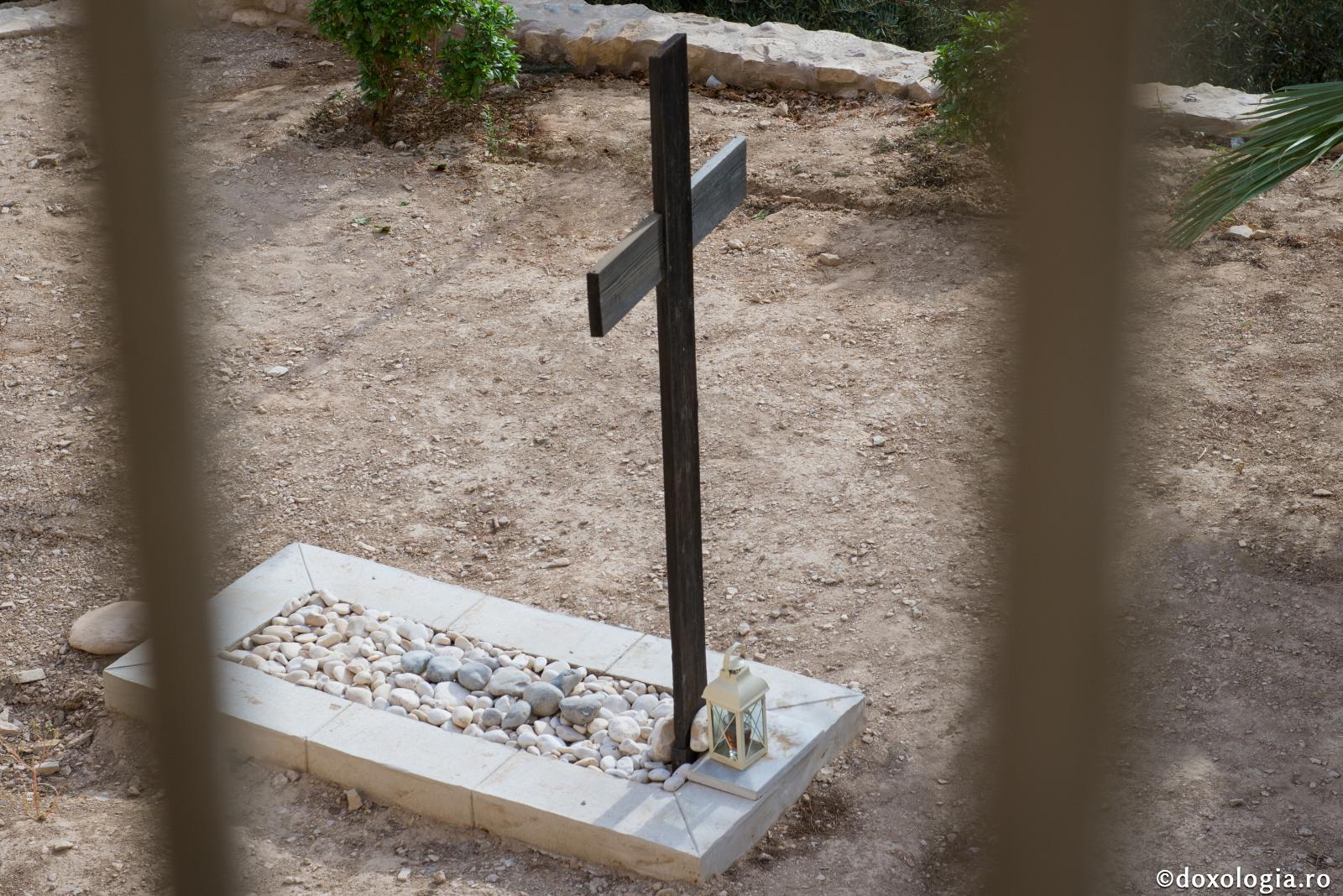 Ce putem face pentru sufletul unui om care a murit nespovedit și neîmpărtășit? Mai e șansă de mântuire?