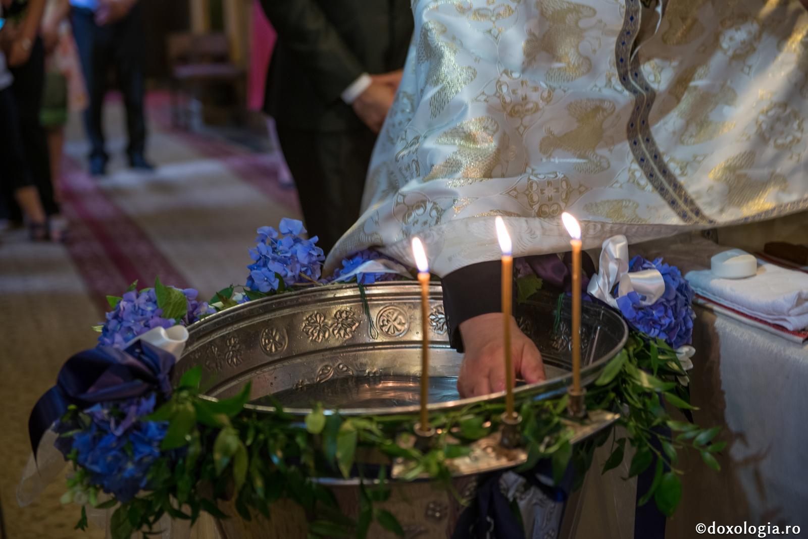 Pentru a-și boteza copilul, părinții trebuie să fie cununați?