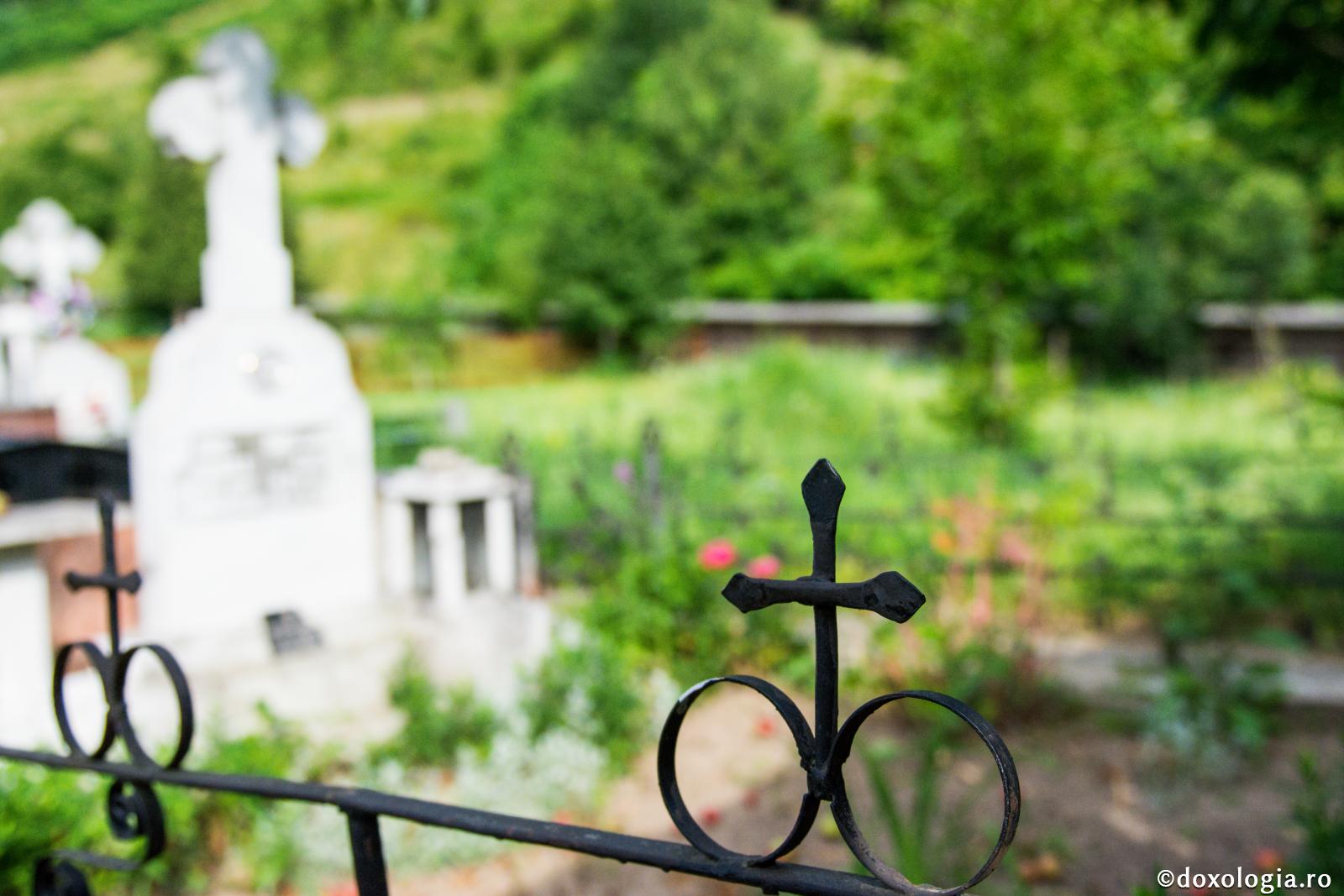 Se poate face în altă țară parastas pentru cineva care este îngropat în România?