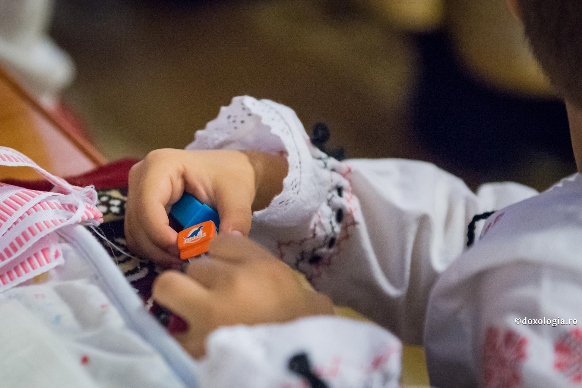 Ce sfaturi le dați părinților care trebuie să-și țină copiii în casă în zilele acestea de grele încercări?