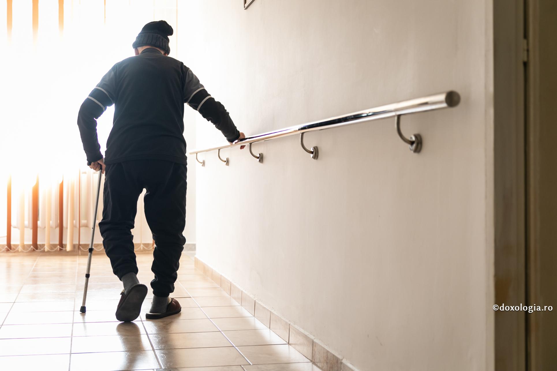 Lucrez într-un cămin de bătrâni în străinătate. Ce sfat aveți pentru noi, cei care avem grijă de bunici?