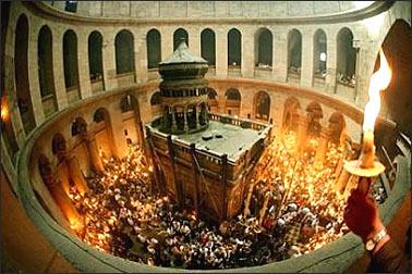 Sfânta Lumină a venit la Ierusalim la Mormântul Domnului