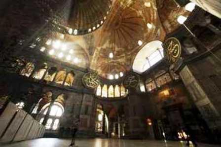 O congregație americană încearcă să oficieze Sf. Liturghie Ortodoxă în Biserica Sfânta Sofia din Istanbul