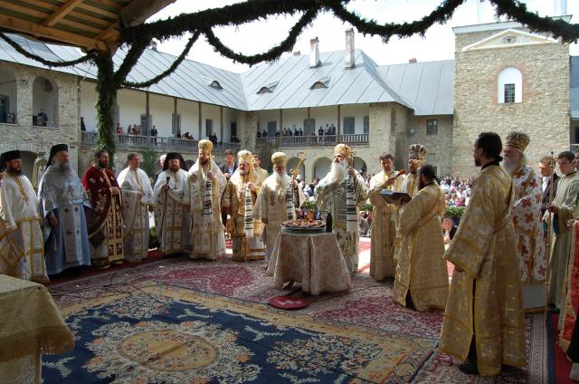 Sărbătoarea Înălțării Domnului la Mănăstirea Neamț