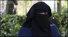 Burqa interzisă în Elveția, dar nu și pentru turiști