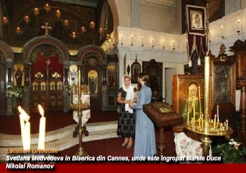 Svetlana Medvedeva în Biserica din Cannes, unde este îngropat Marele Duce Nikolai Romanov