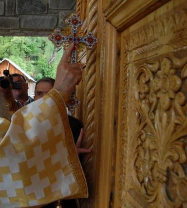 Binecuvântarea lucrărilor la două biserici moldave