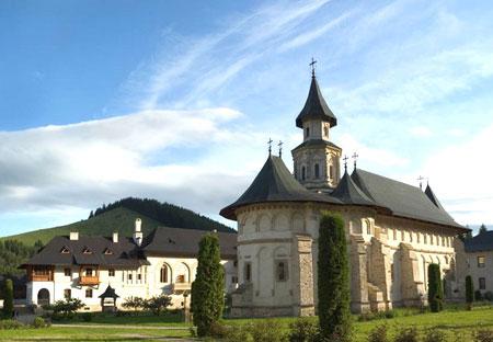 Mănăstirea Putna îmbracă veșmântul nou al picturii