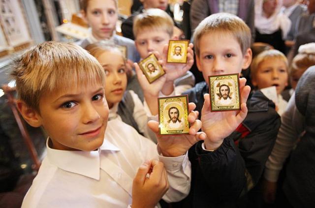 Peste 5000 de persoane la rugăciunea patriarhală din catedrala Mântuitorului Moscova, pentru noul an școlar