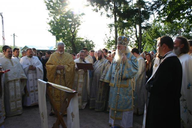 Resfințirea Bisericii „Sfinții Arhangheli Mihail și Gavriil” din comuna Cucuteni
