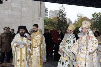 5.000 de credincioși au participat la Sfânta Liturghie la Mănăstirea Golia
