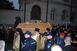 Mâine dimineață, 9 octombrie, racla Sfintei Parascheva va fi scoasă în procesiune (2010)