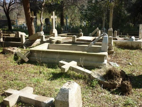 Vandalizarea gravă a unui cimitir creștin-ortodox aflat în ținutul natal al Patriarhului Ecumenic Bartolomeu I