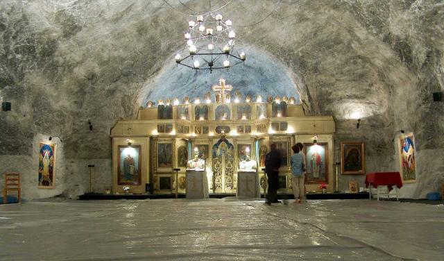 Biserica sculptată în sare din Târgu Ocna
