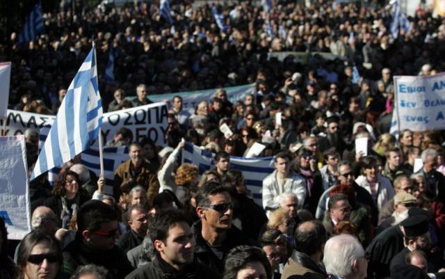 Mii de greci protestează împotriva cardurilor de indentitate
