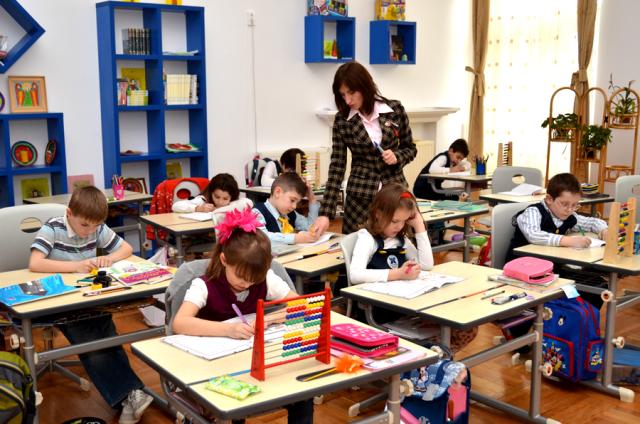 „Învăţăm copiii să atingă bucuria cunoaşterii şi cu inima“