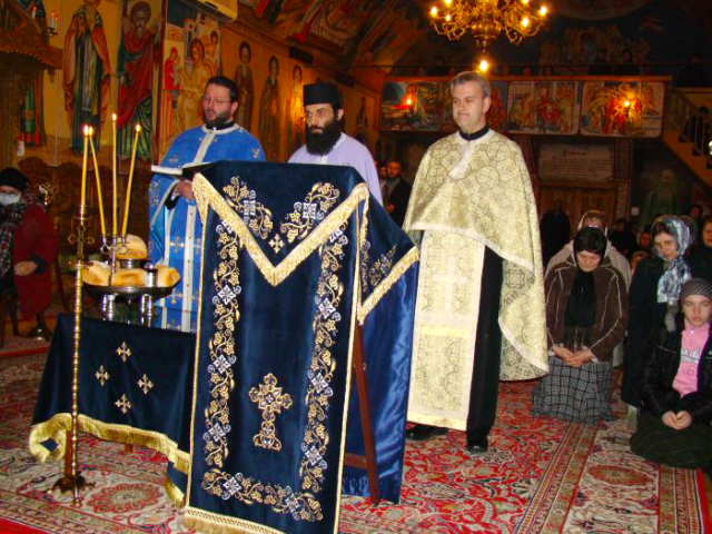Slujbă de priveghere la Mânăstirea Clocociov
