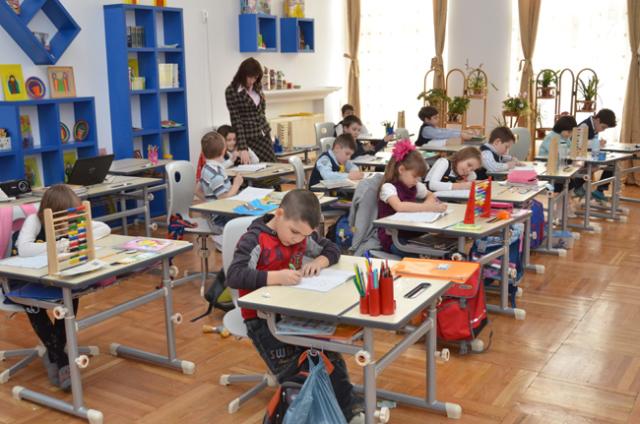 „Şcoala Părinţilor“ de la „Varlaam“, lecţia de cunoaştere a propriilor copii