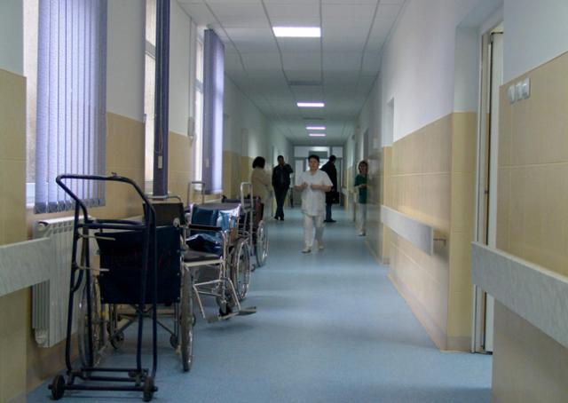 „Când elimini nişte servicii medicale spitaliceşti, trebuie să pui altele în loc“