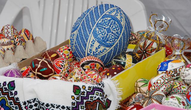 S-a deschis Festivalul ouălor încondeiate din strada Lăpuşneanu
