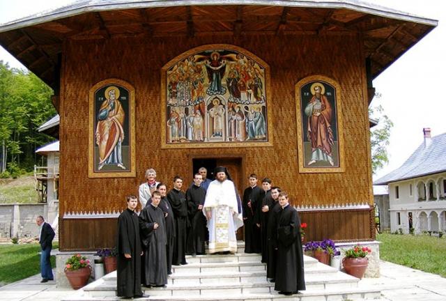 Cântări psaltice la Mănăstirea Dejani din judeţul Braşov