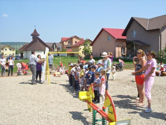 Parc de joacă în Parohia Sfântul Dumitru din Floreşti, Arhiepiscopia Vadului, Feleacului şi Clujului