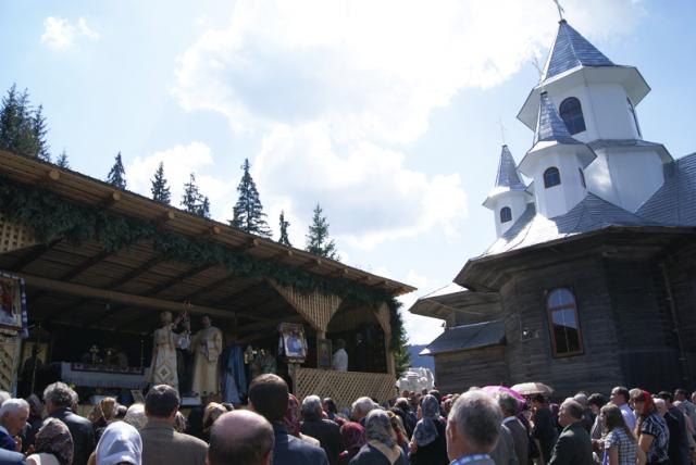 Resfinţirea bisericii din satul Dornişoara, comuna Poiana Stampei