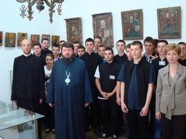 Elevii Liceului Teologic din Oradea în vizita la Muzeul Eparhial