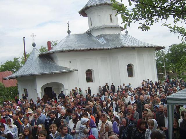 Resfinţirea bisericii parohiei Brăteşti