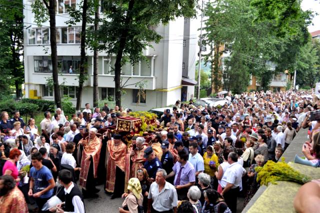 Pelerinii Sfântului Ioan cel Nou, la hramul Catedralei arhiepiscopale din Suceava