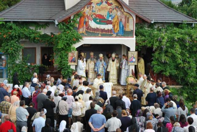 Cinci ierarhi au slujit la hramul mănăstirii Sf Ana din Orşova