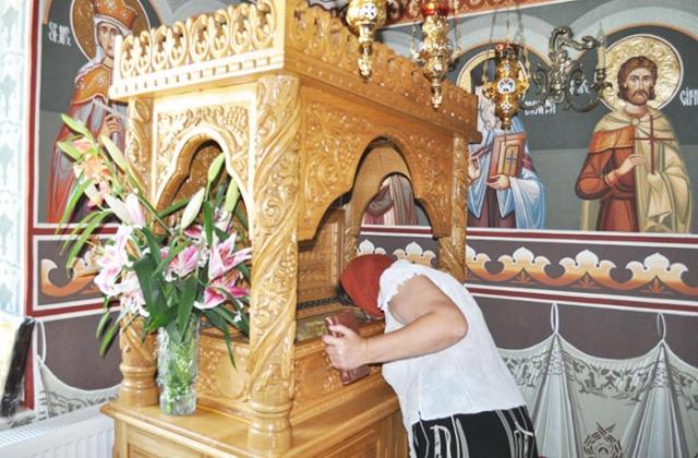 Slujbă arhierească la hramul Mănăstirii Eşanca din judeţul Botoşani