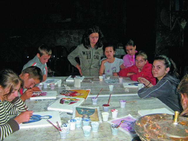 Copiii au dat „lumină şi culoare“ taberei de creaţie de la Poiana