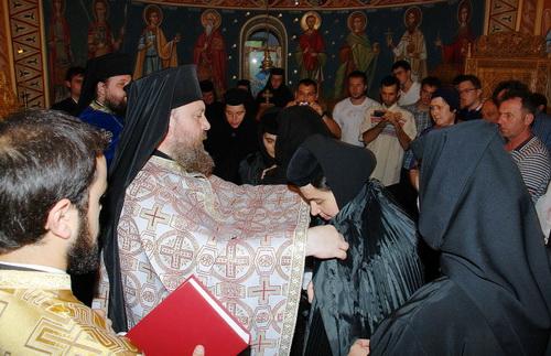 Două vieţuitoare din obştea Mănăstirii Christiana din Bucureşti au îmbrăcat schima monahală