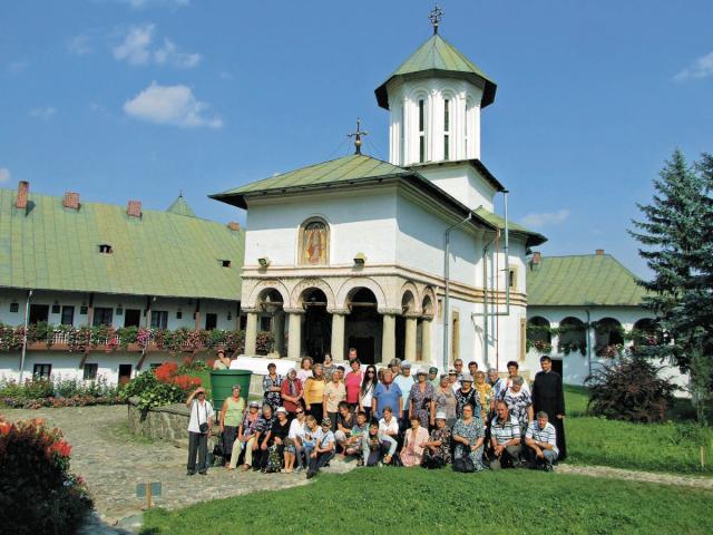Credincioşii din Pietrărie, în pelerinaj la mănăstirile vâlcene
