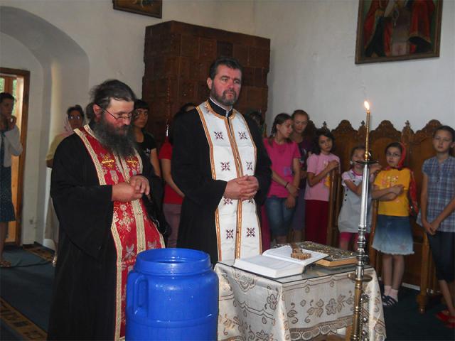 Tabăra micilor iconari la Mănăstirea Lacuri de la Deleni