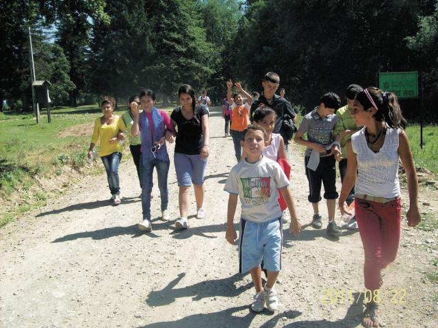 Tabără la Nemţişor pentru 24 de copii romi