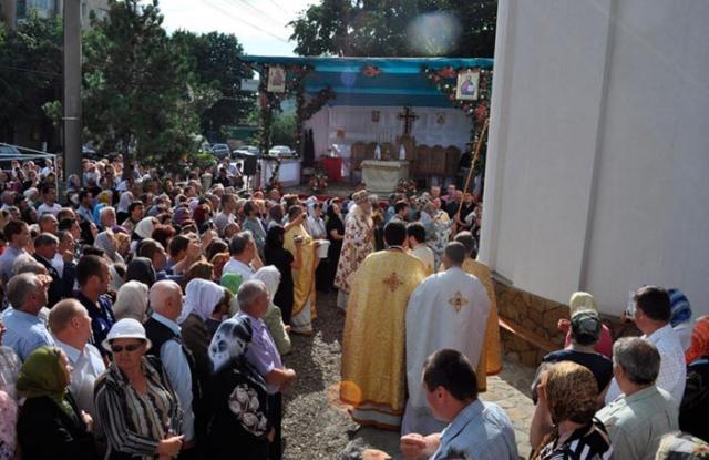 Târnosirea bisericii din incinta Spitalului de Recuperare Botoşani
