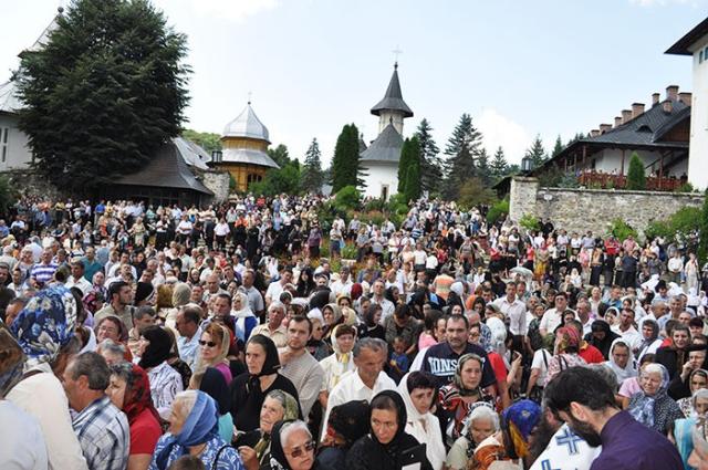 IPS Teofan şi IPS Serafim au liturghisit la Mănăstirea Sihăstria