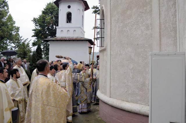 Noi lăcaşuri de închinăciune sfinţite în Mitropolia Moldovei şi Bucovinei