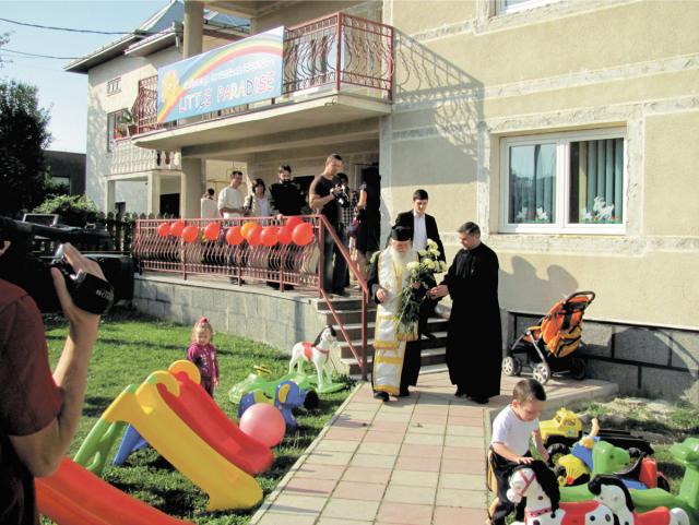 Deschiderea anului şcolar la Grădiniţa „Little paradise“ din Obcini, Suceava