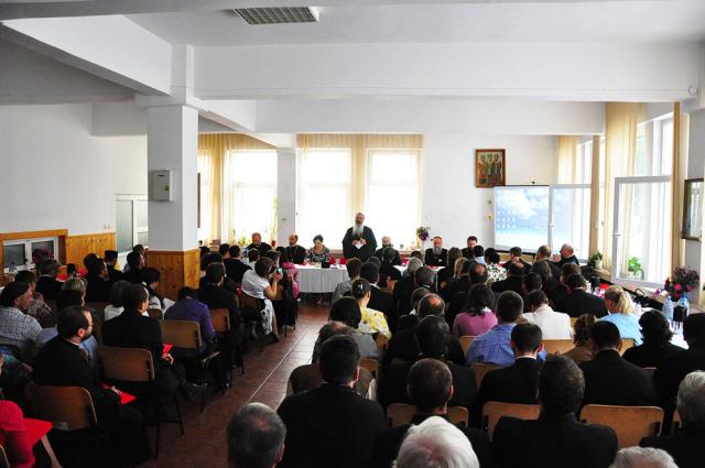 „Să găsiţi cele mai bune căi de a sădi în tineri învăţătura lui Hristos!“